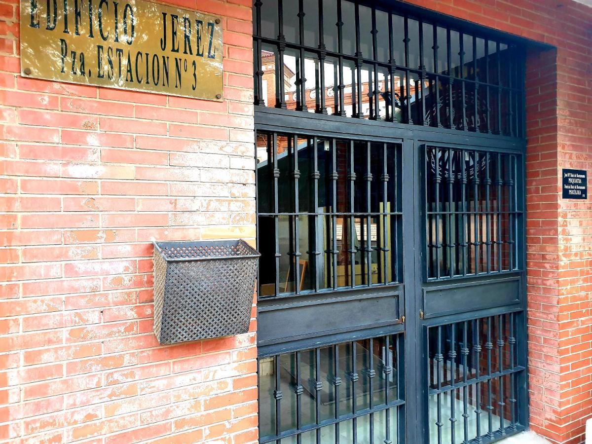 Sherryflat La Estacion - Parking Jerez de la Frontera Exterior foto